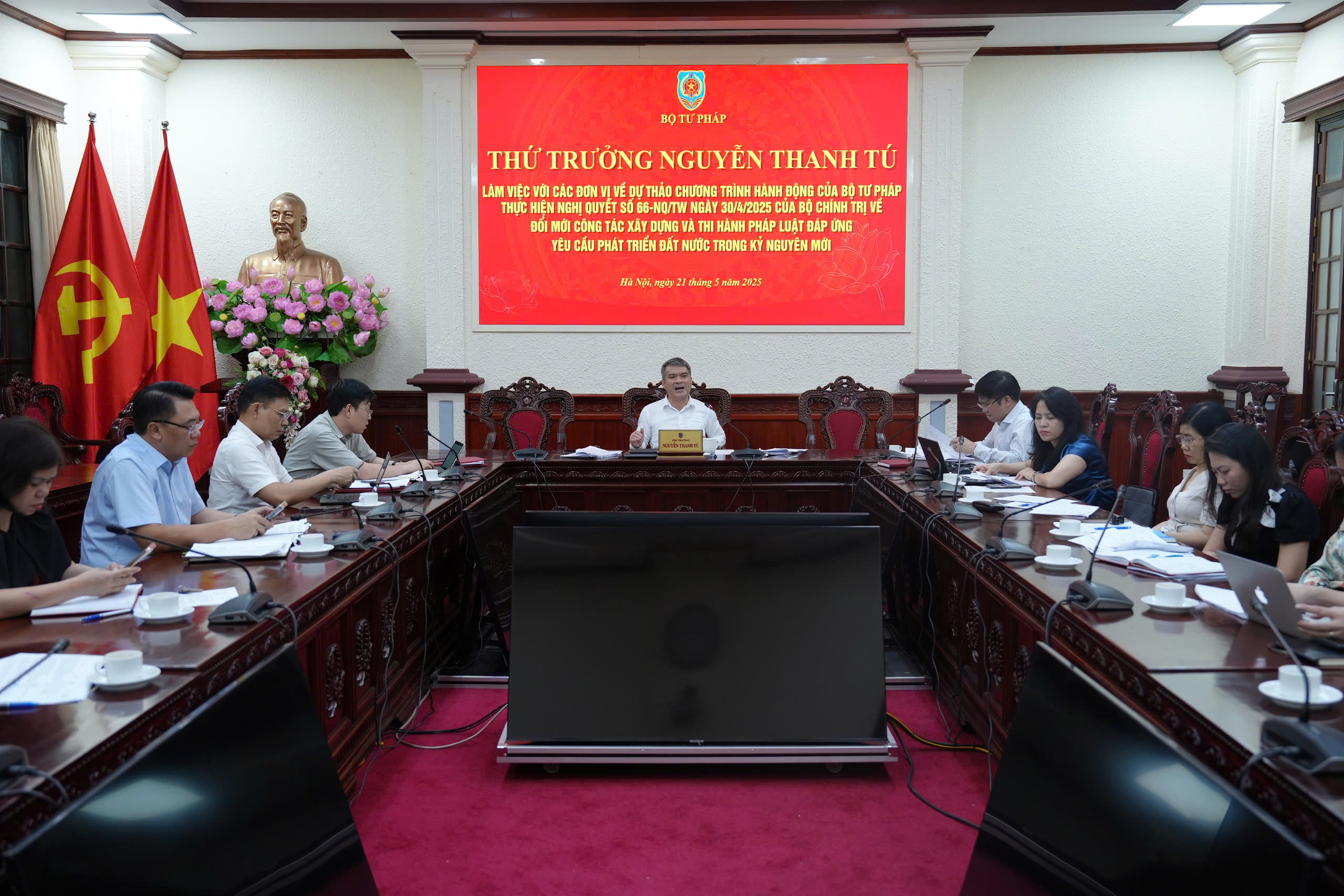Tiếp tục hoàn thiện dự thảo Chương trình hành động của Bộ Tư pháp thực hiện Nghị quyết số 66-NQ/TW
